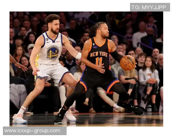 勇士大胜尼克斯，继续称霸赛场